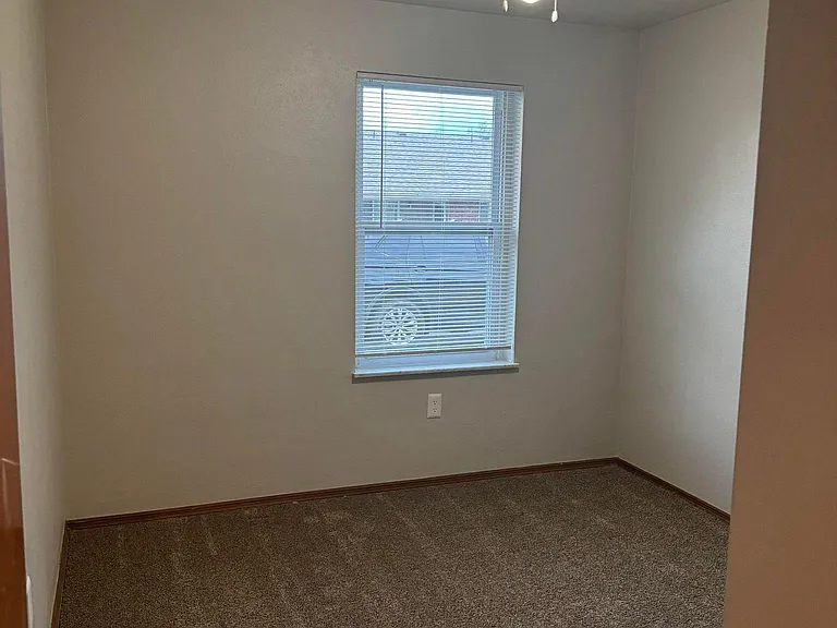 1202 S Heincke Rd — Photo 18