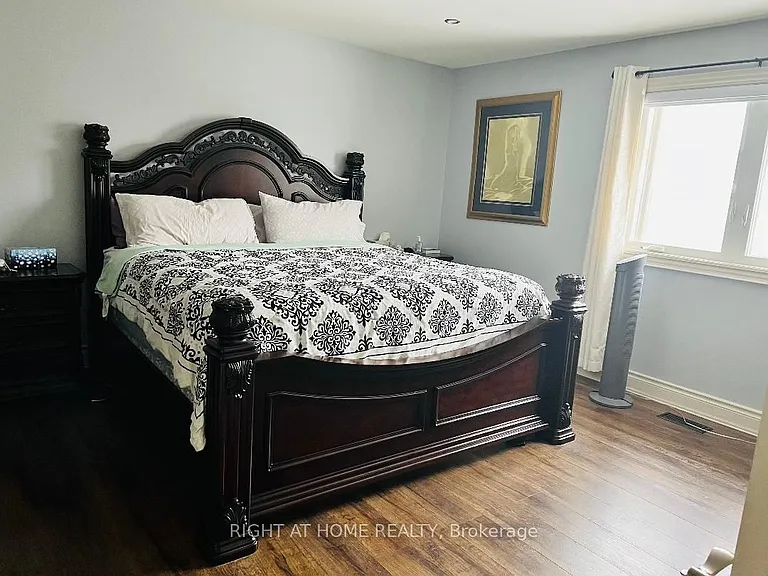 36 Ellerby Sq N — Photo 9