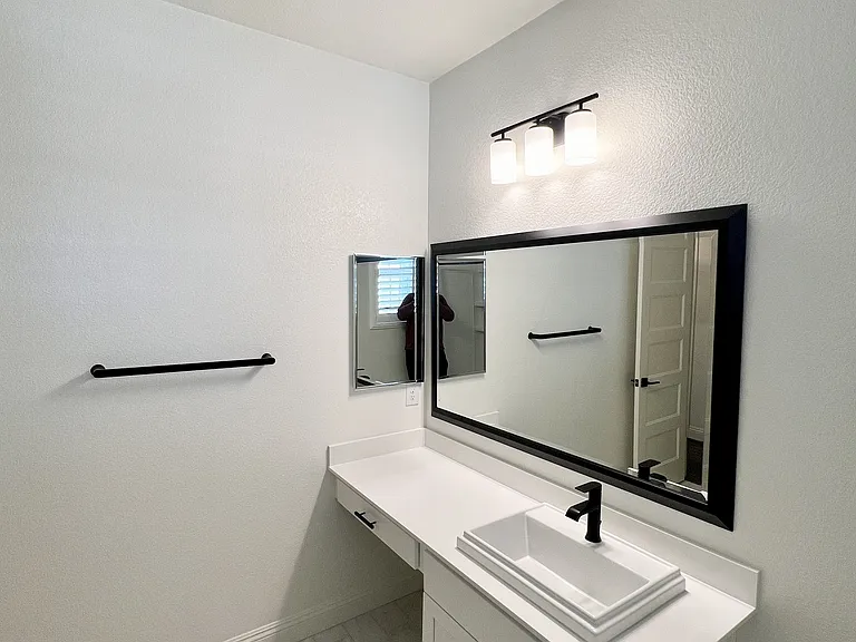 4216 Whitethorn Dr — Photo 33