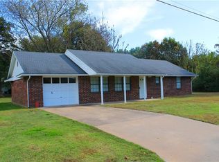 1303 SE G St, Bentonville, AR 72712