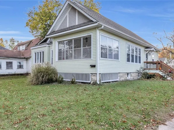 704 S Willow St, Ottawa, KS 66067