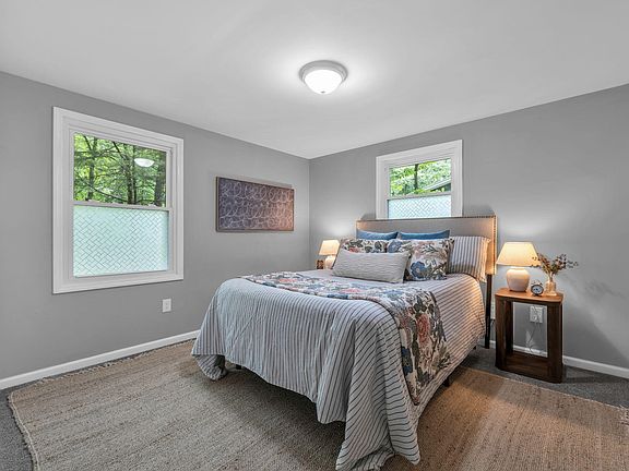 5th image of 107 Cheshire Dr