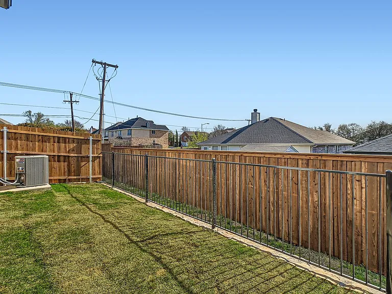 8119 Sawyer Dr — Photo 2