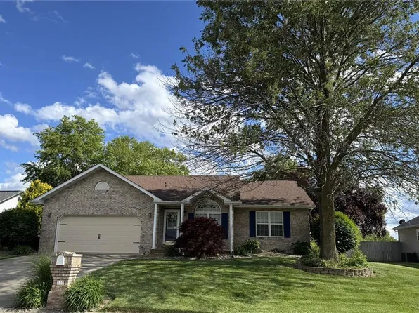 113 Fairway Dr, Maryville, IL 62062