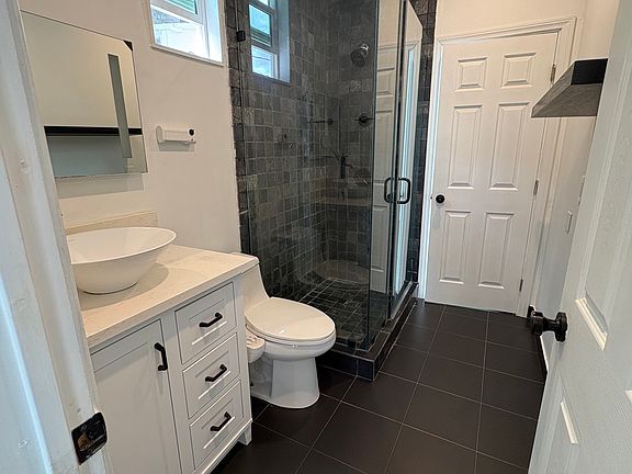3rd image of 7415 Amestoy Ave #7417