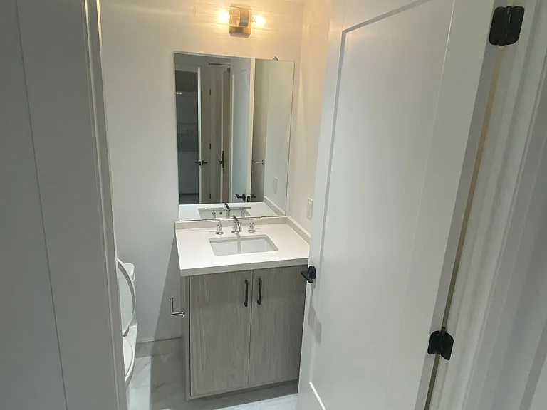 505 Glencairn Ave #302 — Photo 4