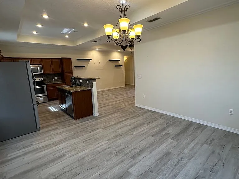 917 Almond Tree Ln — Photo 7