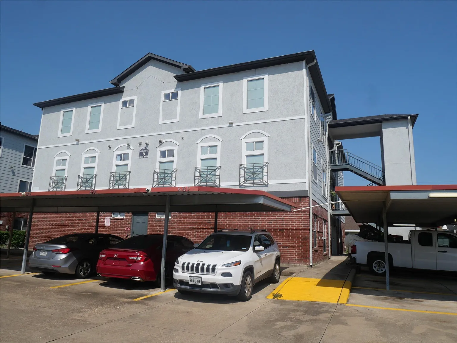2 bed, 2.0 bath, 953 sqft, $1,375 — Photo 2
