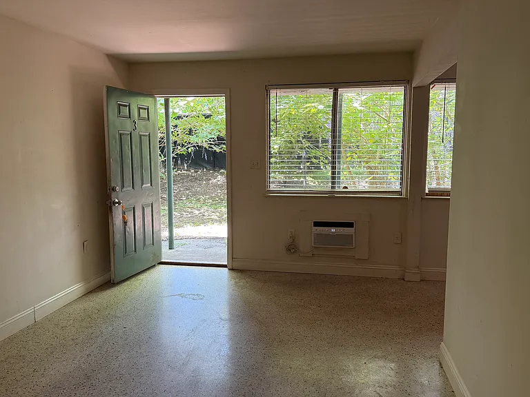 3001 NW 14th St #3 — Photo 4