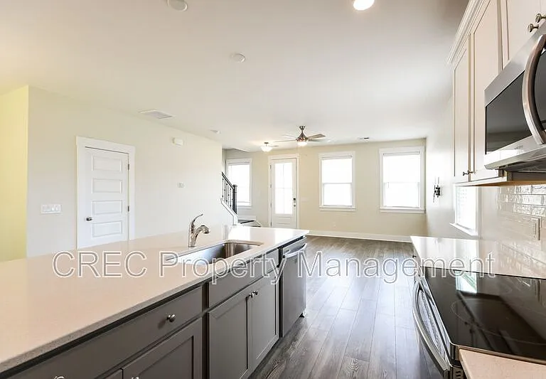 7811 Park Gate Dr — Photo 5