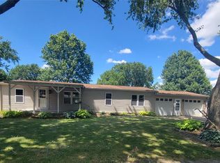 719 Miller St, Nokomis, IL 62075
