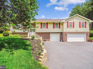 6846 Autumn View Dr, Sykesville, MD 21784