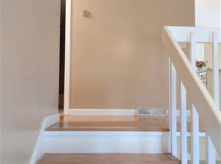 4 Gibbs Ln, Barrington, RI 02806