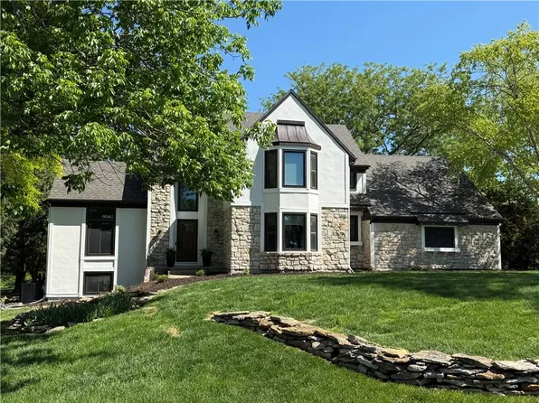 10404 W 150th Ter, Overland Park, KS 66221