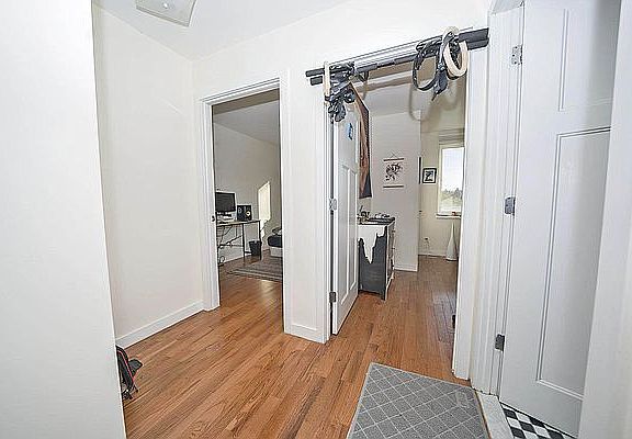 5th image of 960 Willoughby Ave APT 4A