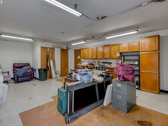 5th image of 2585 SE 67th Ave