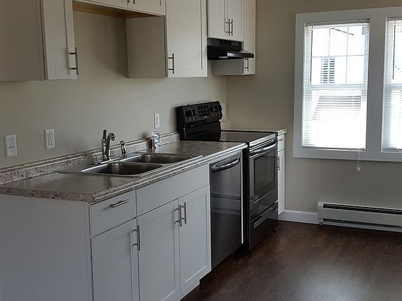 3rd image of 418 Ives Ave #2