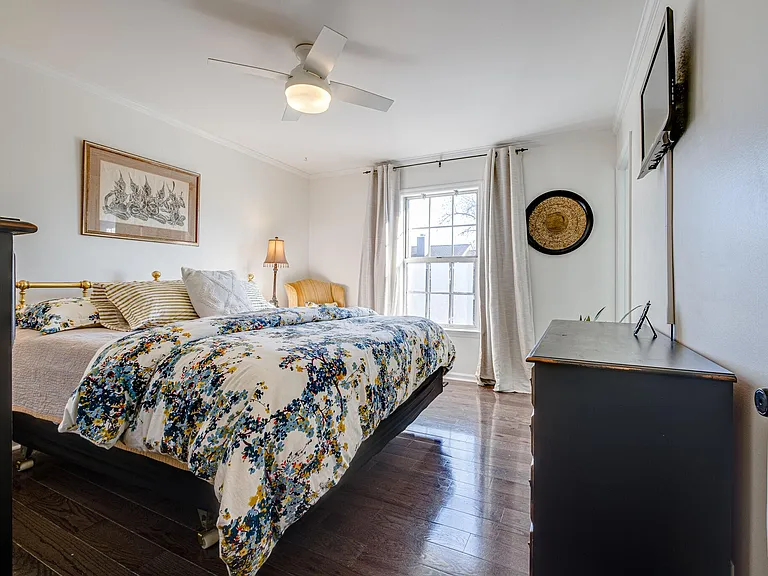 Cottage Pl — Photo 17