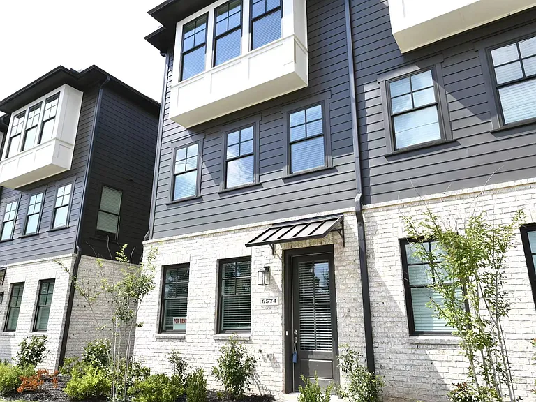 6574 Beacon Dr — Photo 3