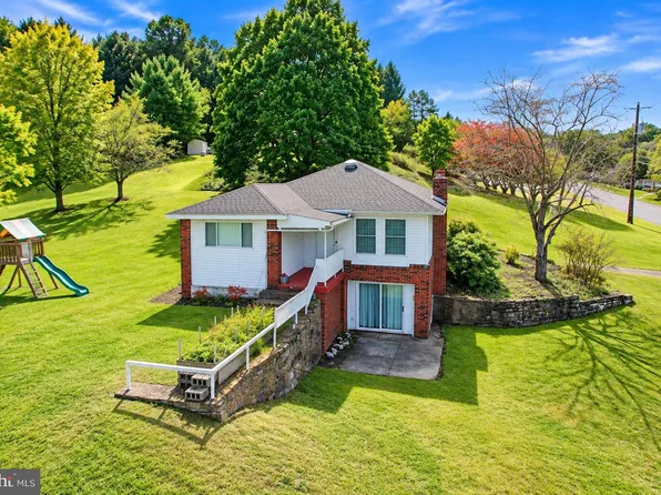 504 Long Run Dr, Schuylkill Haven, PA 17972