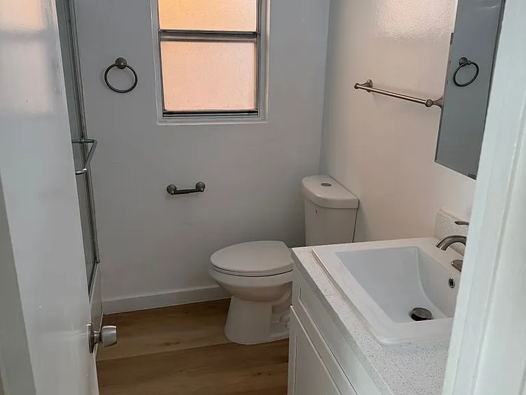 837 W Beach Ave #839 — Photo 8