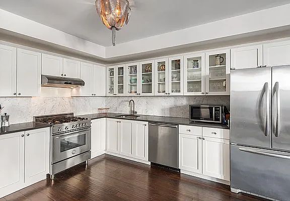 2nd image of 314 12th St #100