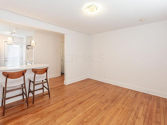 3rd image of 132 E Lincoln Ave