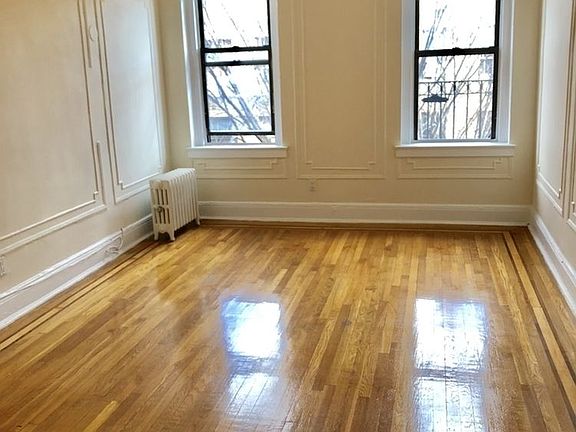 2nd image of 3516 34th St APT 4B