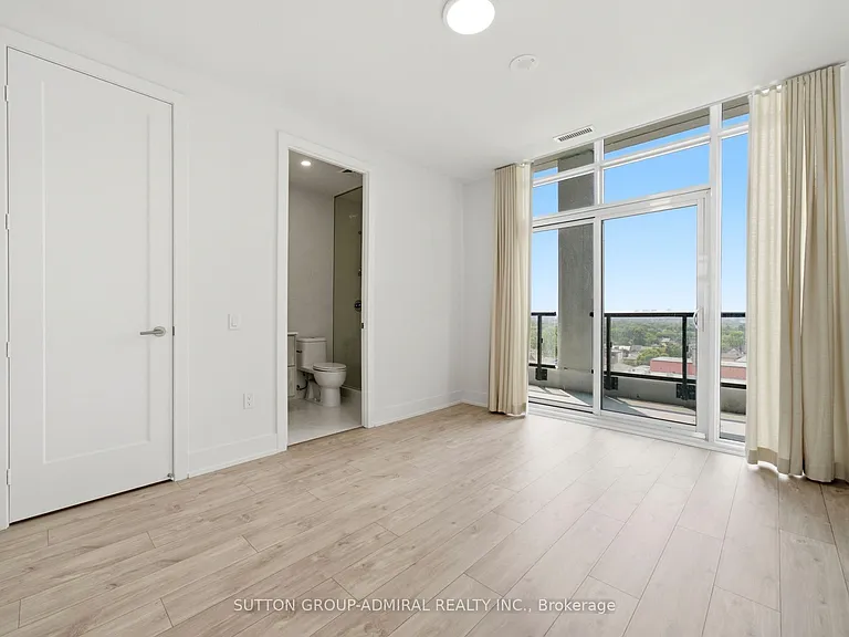 858 Dupont St #Penthouse 43 — Photo 14