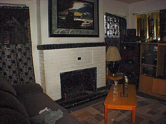Living room w/fireplace