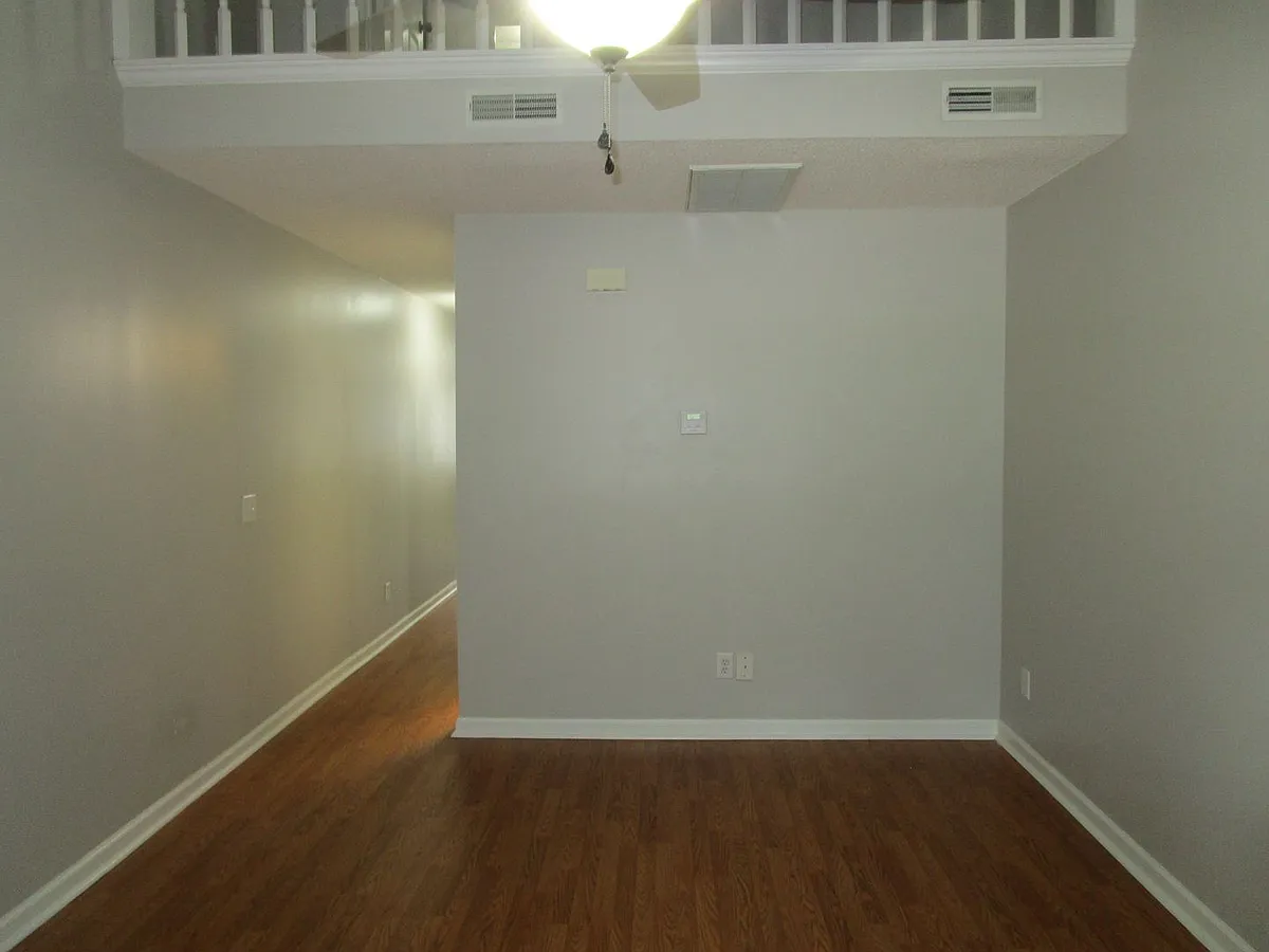 Building Photo - 1049 Jessamine Trl