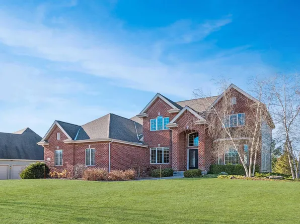 1215 Mary Hill CIRCLE, Hartland, WI 53029