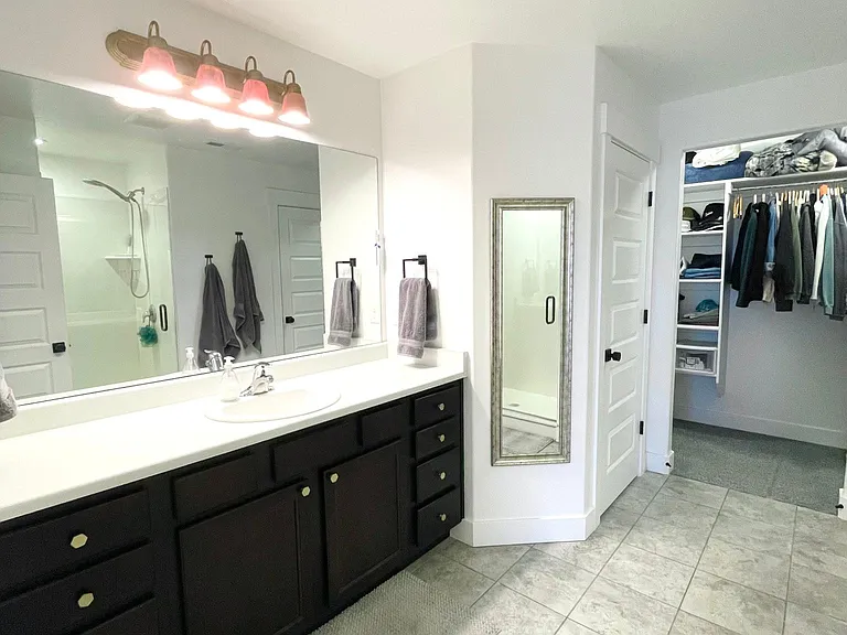 48 N 2000 W — Photo 11