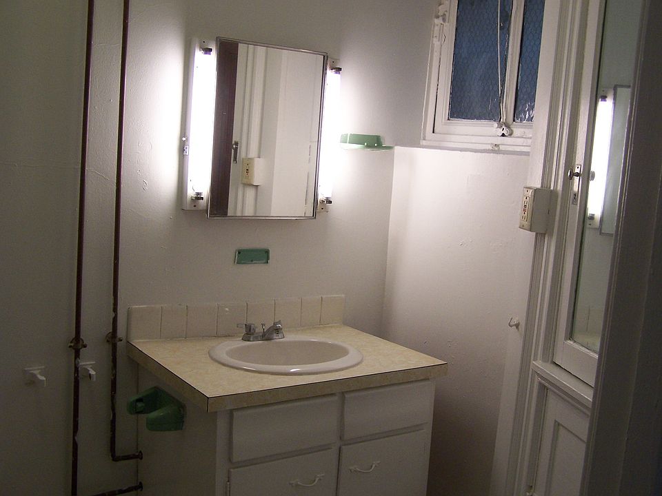 2nd image of 99 Oak St APT 2A