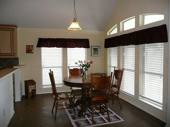 5th image of 2722 Troy Dr