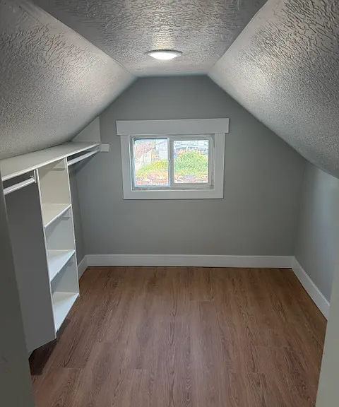 346 Carson Ave — Photo 16