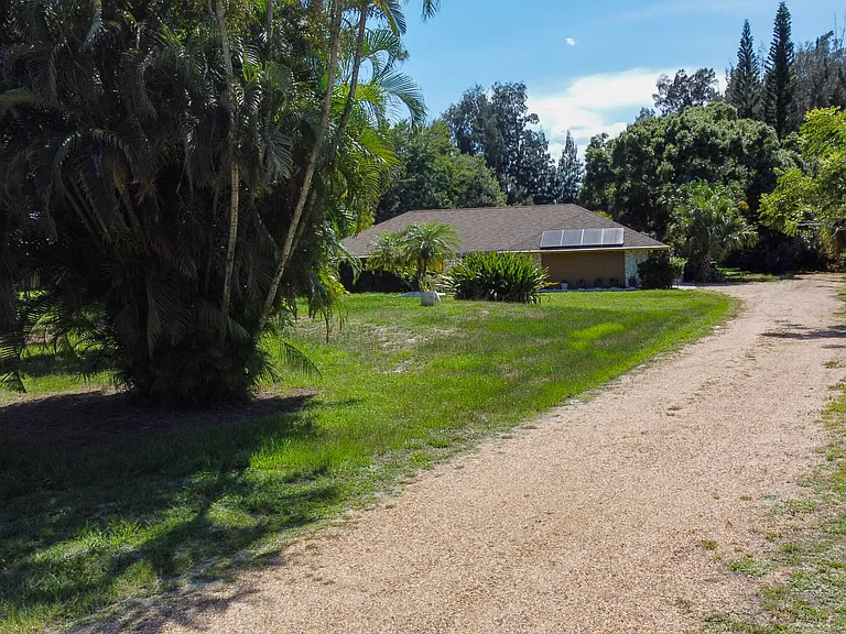 1974 SW Saint Andrews Dr — Photo 2