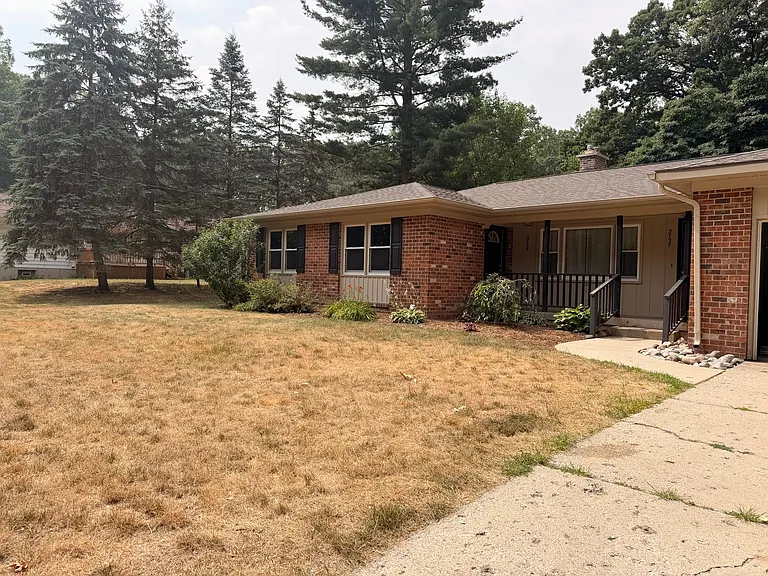 5729 Ridgebrook Ave SE — Photo 4