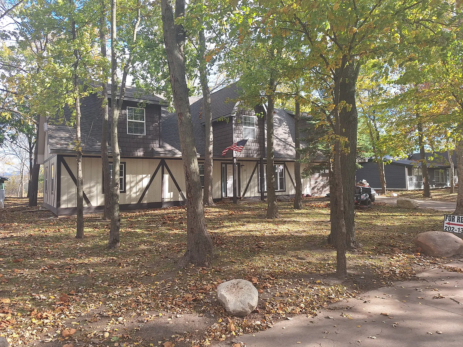 4 bed, 2400 sqft, $2,500 — Photo 2