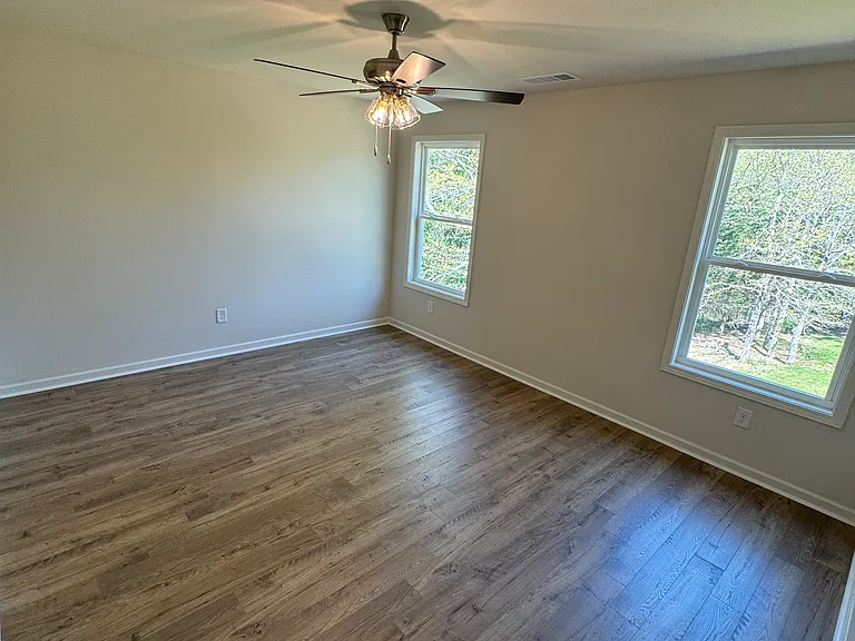 241 Perimeter Rd — Photo 10