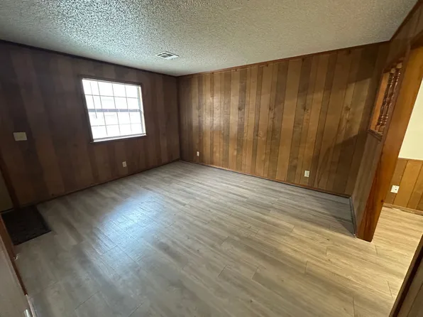 621 E 13th St, Bartlesville, OK 74003