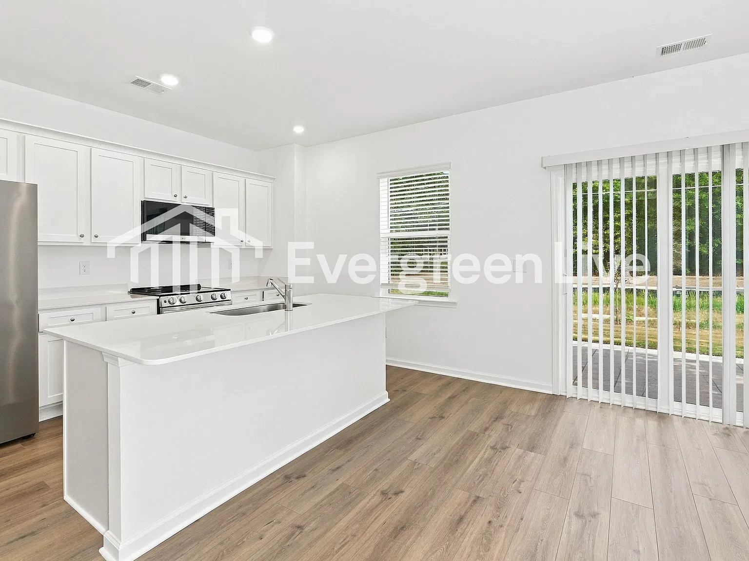 4 bed, 2.5 bath, 1809 sqft, $2,035 — Photo 4