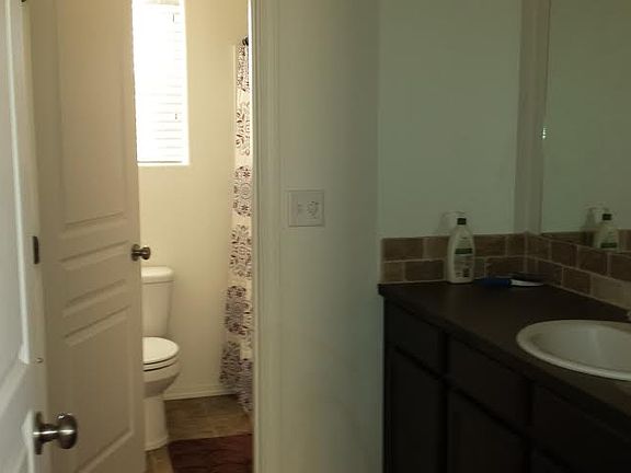 4th image of 736 NW Green Forest Cir