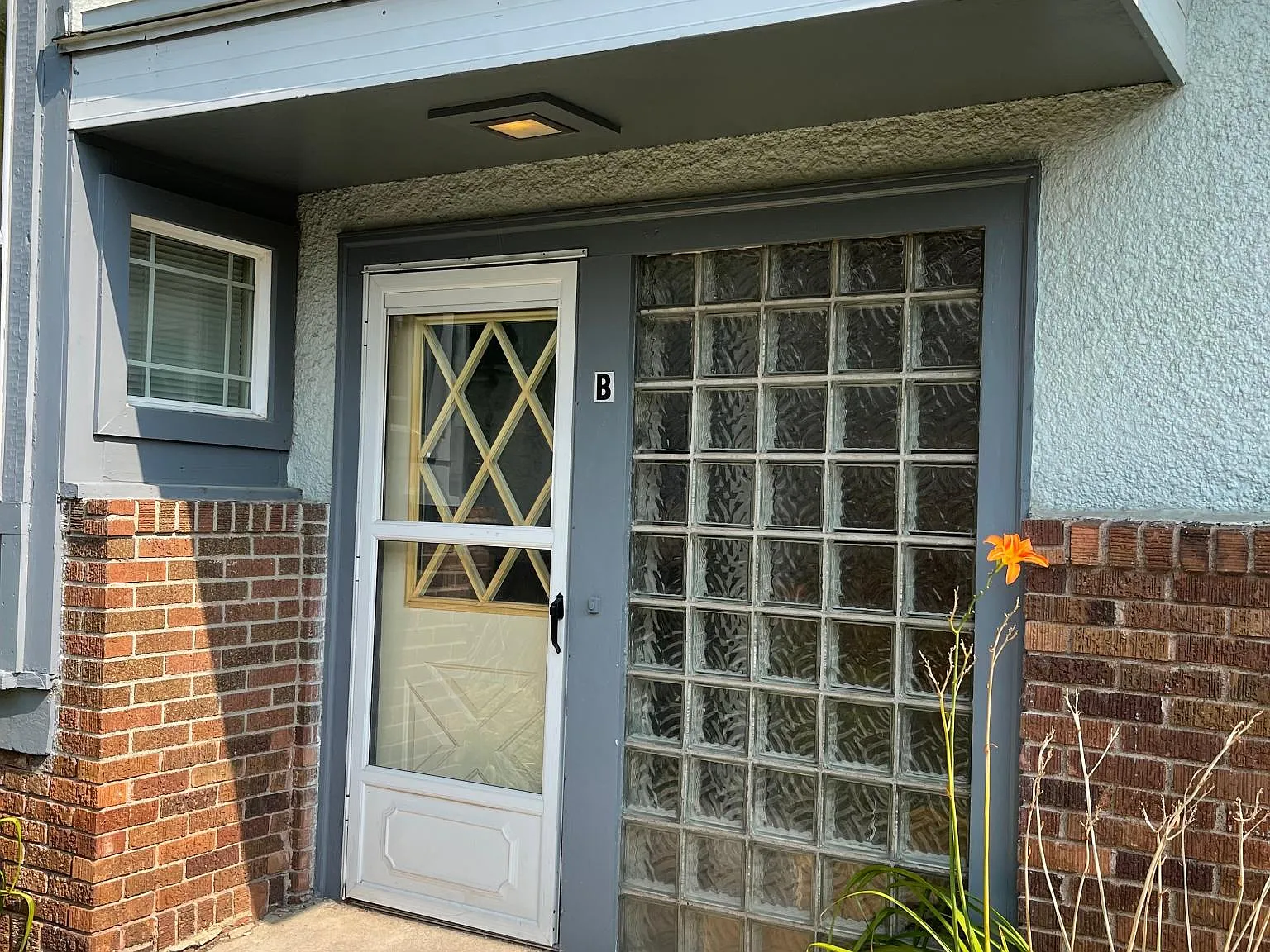 4 bed, 2500 sqft, $2,850 — Photo 3