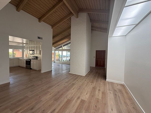 3rd image of 24621 Overlake Dr