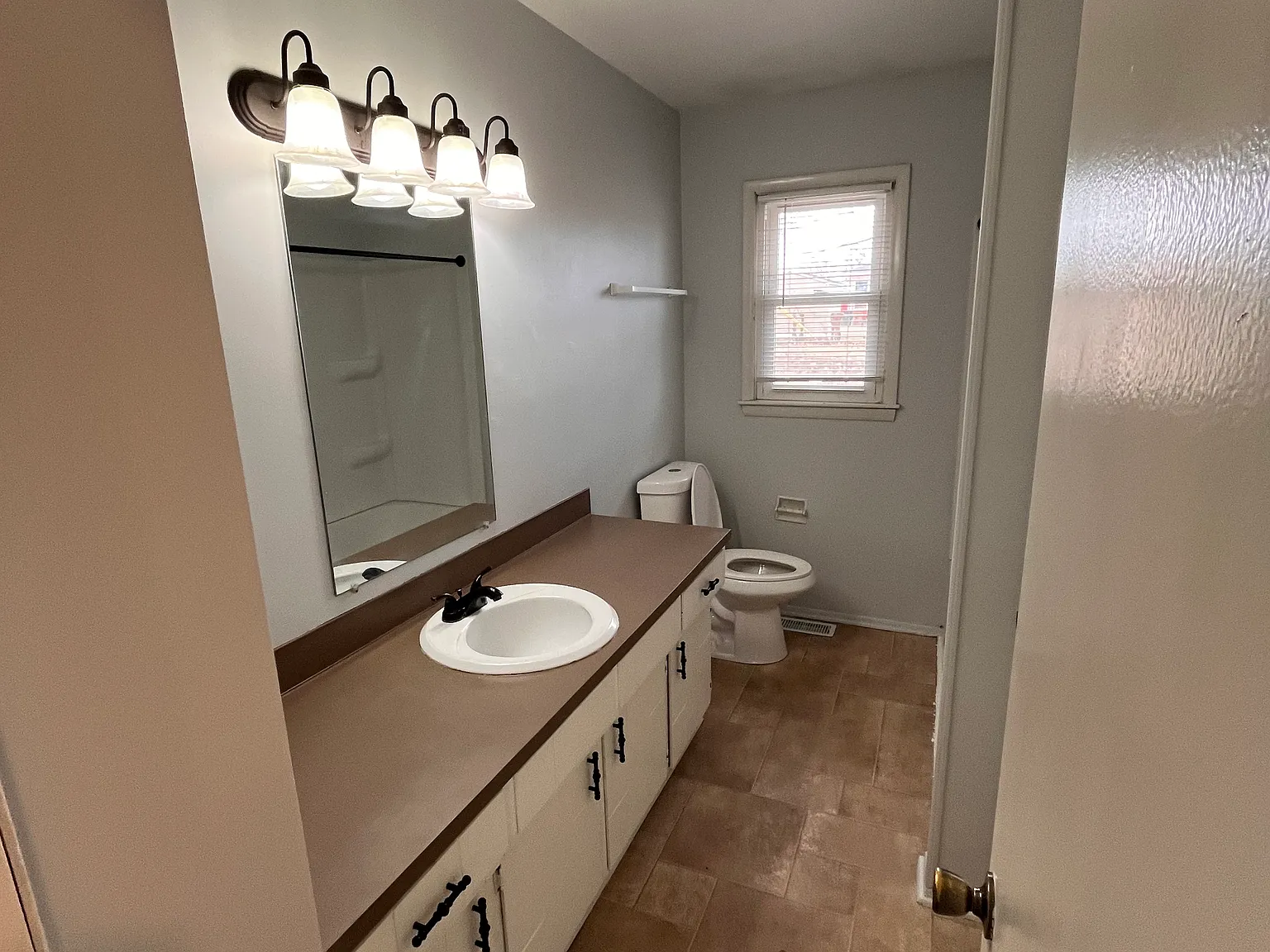 3 bed, 1442 sqft, $1,800 — Photo 4