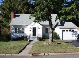 38 Pinewood Rd, Hamden, CT 06518