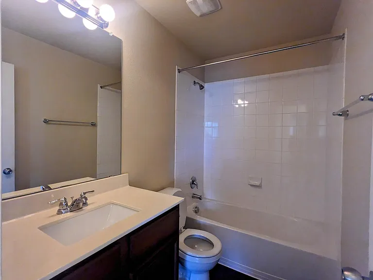 242 Rock Bluff Ln — Photo 17