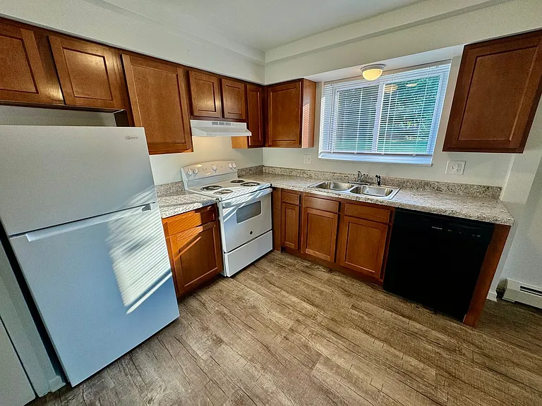 1117 Lathers Ave — Photo 3