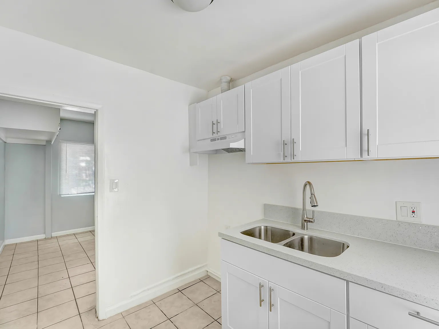Studio, 550 sqft, $1,350 — Photo 2